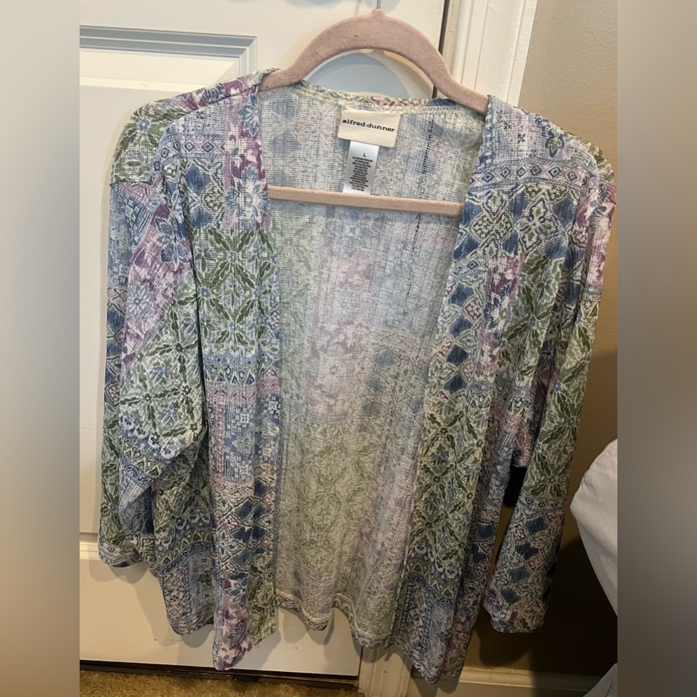 Alfred Dunner lacey over shirt. Size XL.